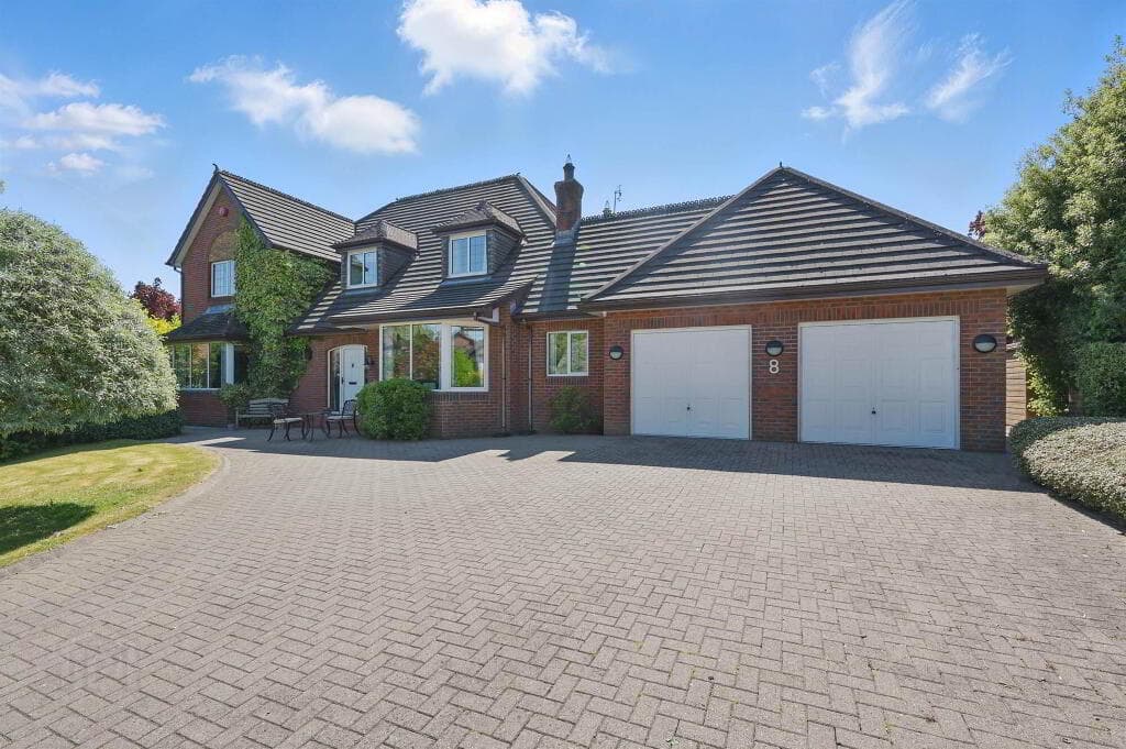 8 Carnesure Manor, Comber, Newtownards, BT23 5SJ