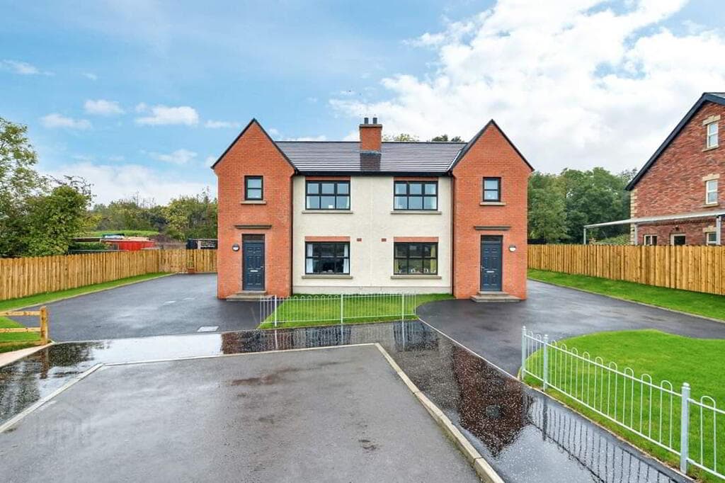 HT - 1, Loughmuck Meadows, Fintona, Omagh, BT78 2FF