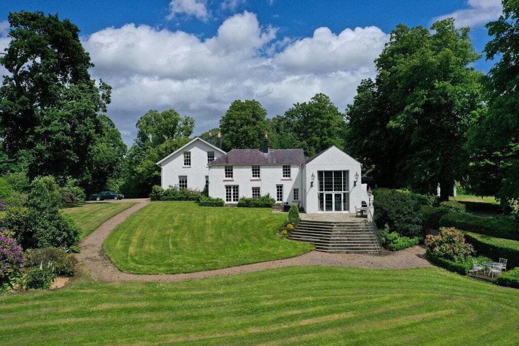 Ballyaughlis Lodge, 238 Ballylesson Road, Drumbo, Lisburn, BT27 5TS