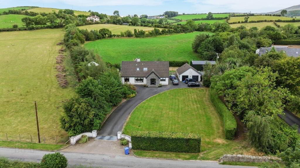 42 Magherahamlet Road, Ballynahinch, BT24 8PZ