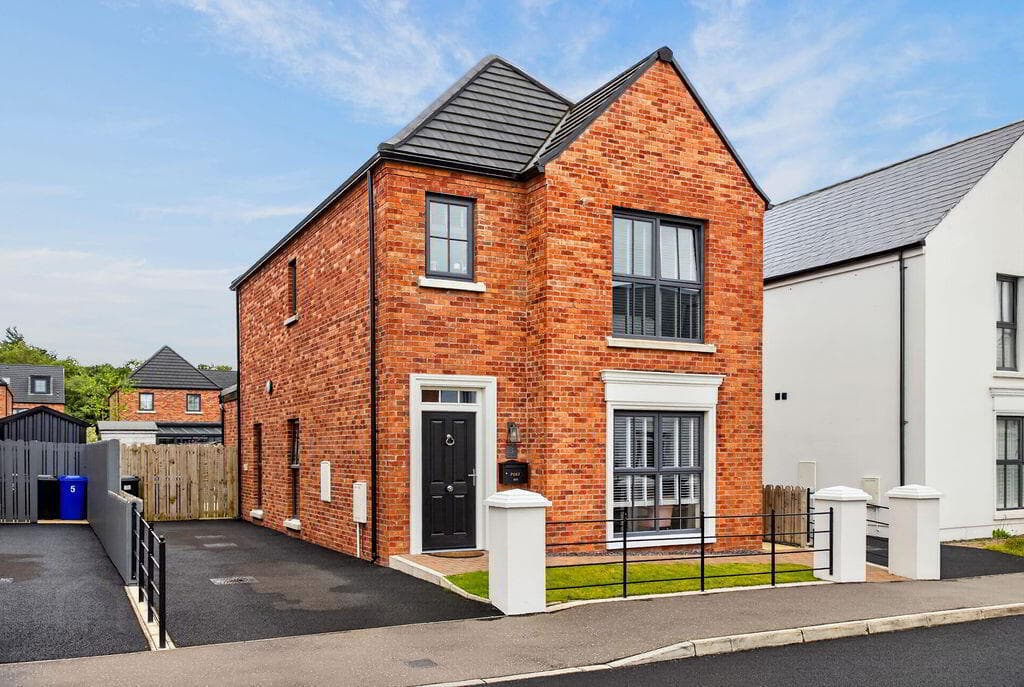 3 Earls Gate Square, Coleraine, BT52 1FQ