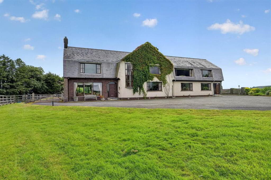 Oakleigh House, 736 Saintfield Road, Carryduff, Belfast, BT8 8AT