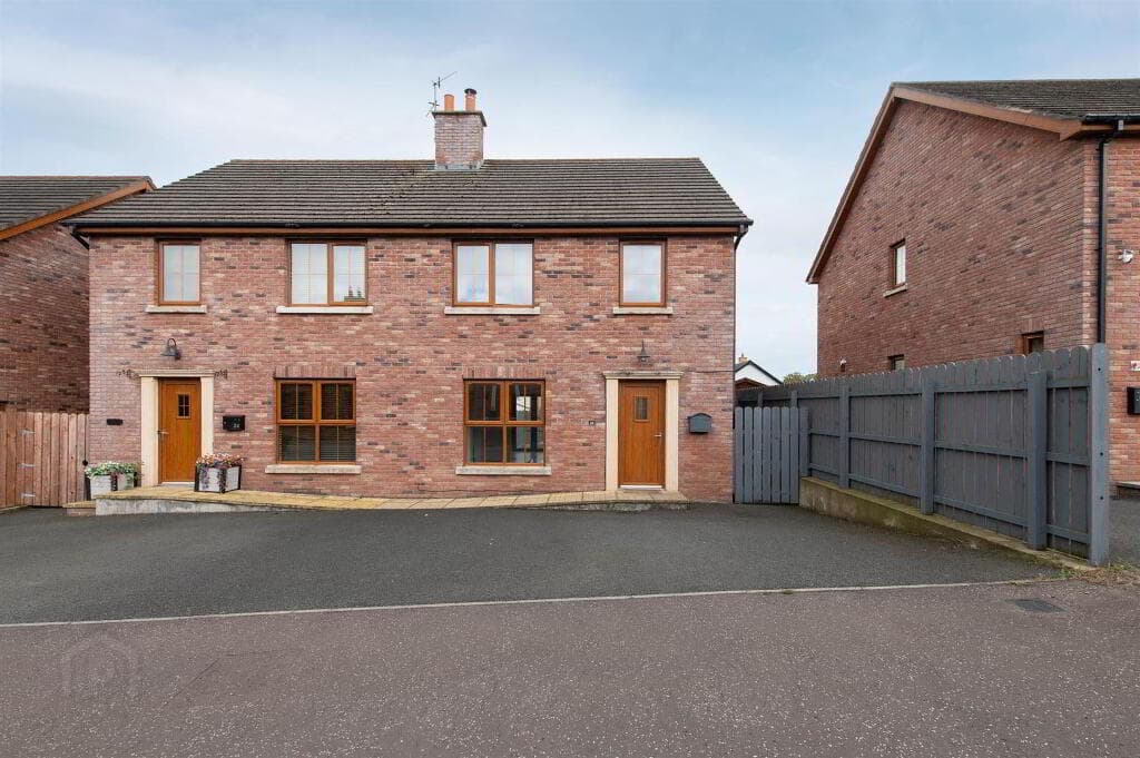 22 Cloverdale, Dromore, Blackskull, BT25 1GX