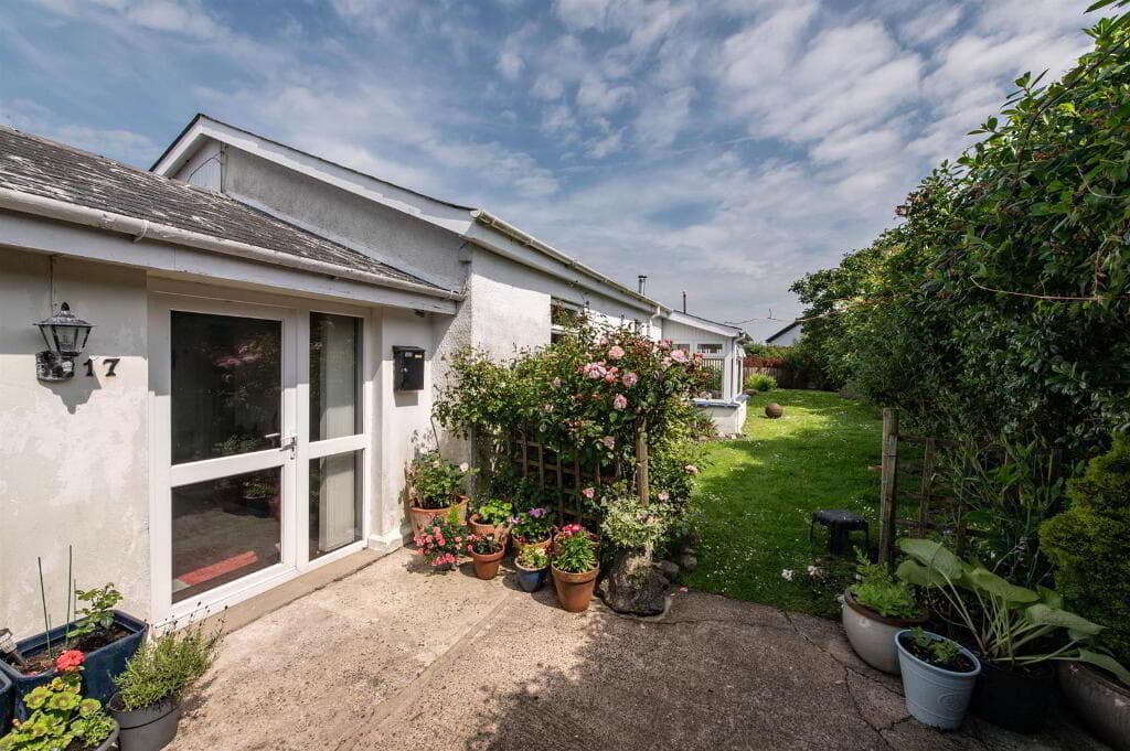 17 Killard Square, Ballyhornan, Downpatrick, BT30 7PW