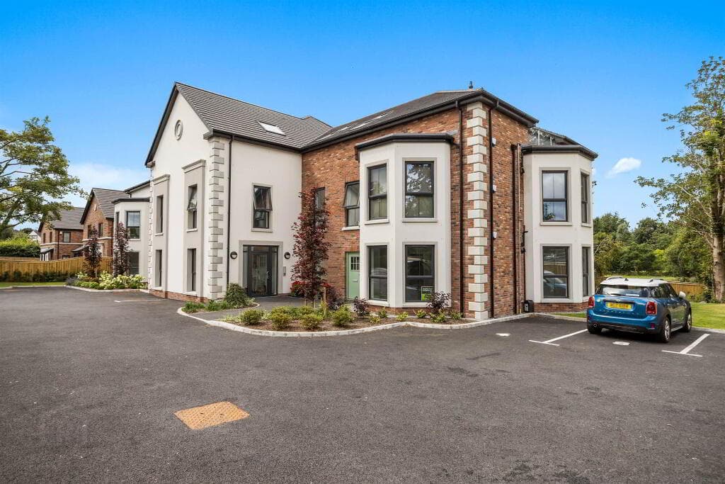 Apt 9, 132 Hillsborough Road, Lisburn, BT27 5QY