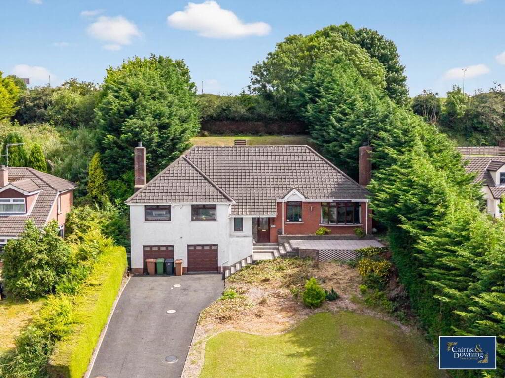6 Hampton Court, Dromore, BT25 1SB