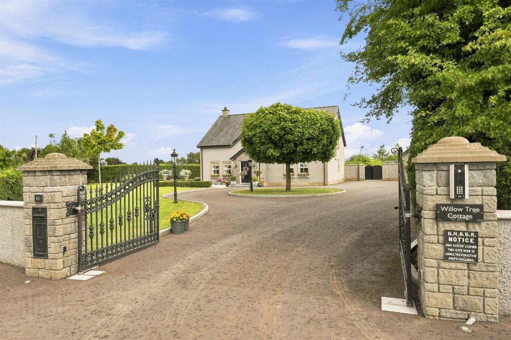 11 Aghaloughan Road, Randalstown, BT41 3LG