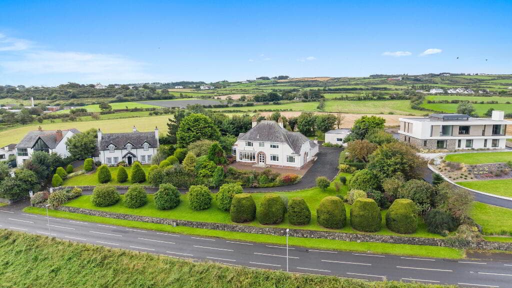 10 Ballaghmore Road, Portballintrae, BT57 8RH