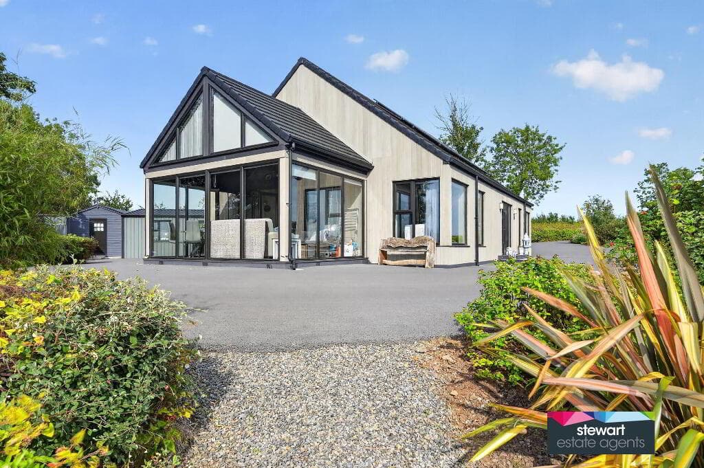 25 Crumlin Road, Lisburn, Ballinderry Upper, BT28 2JU