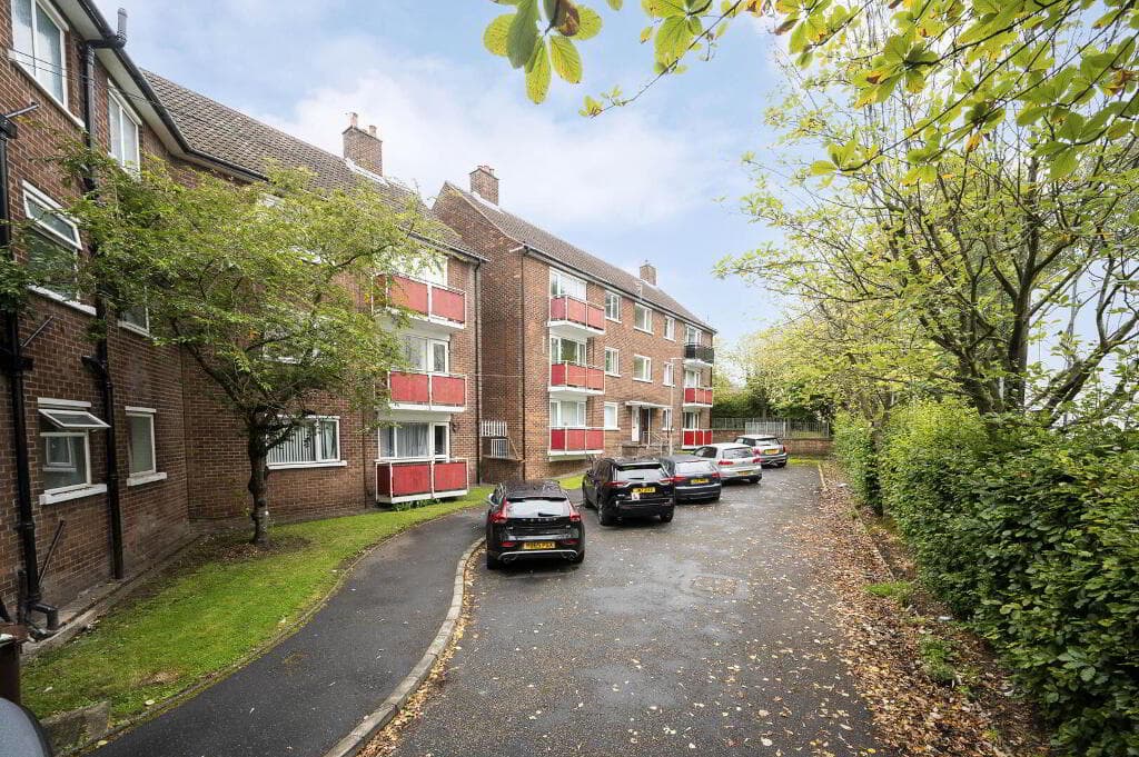 Apt 11, 206 Lisburn Road, Belfast, BT9 6GD
