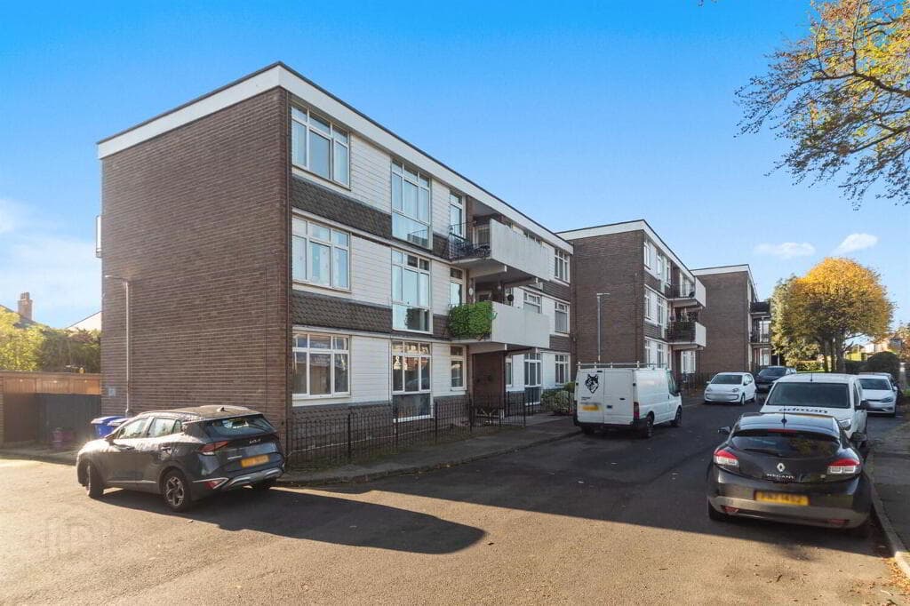 Apt 204a, Upper Lisburn Road, Belfast, BT10 0LA