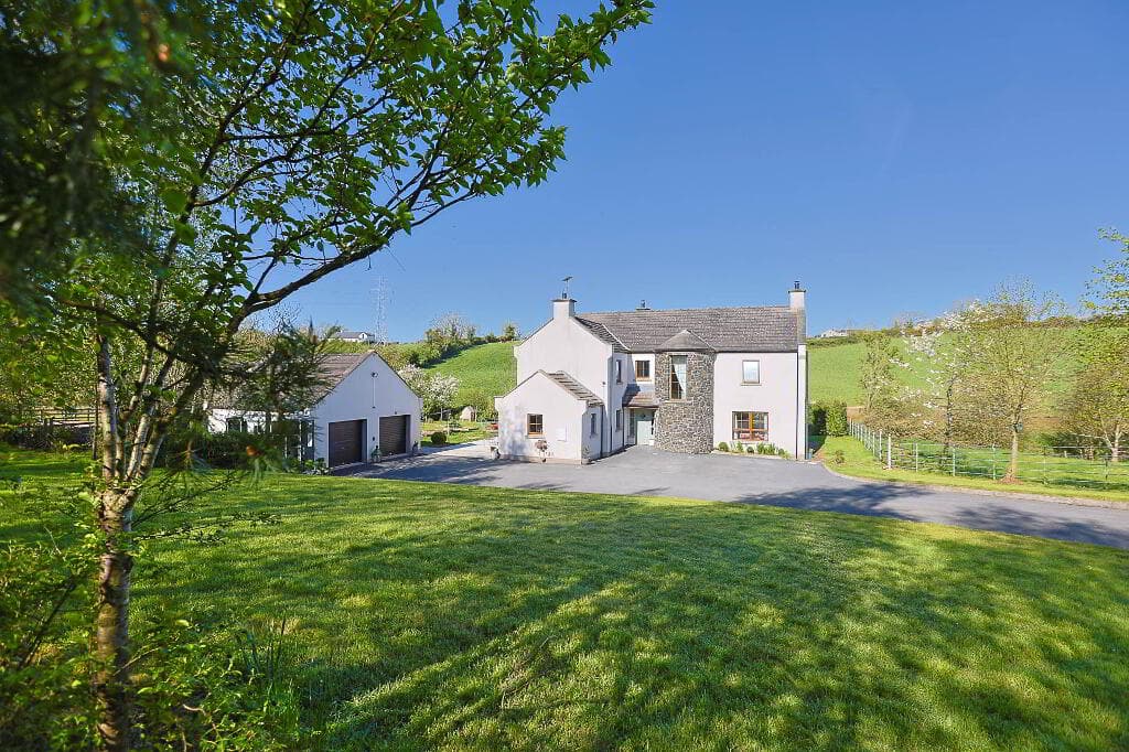 27 Glen Road, Dromore, BT25 1JX