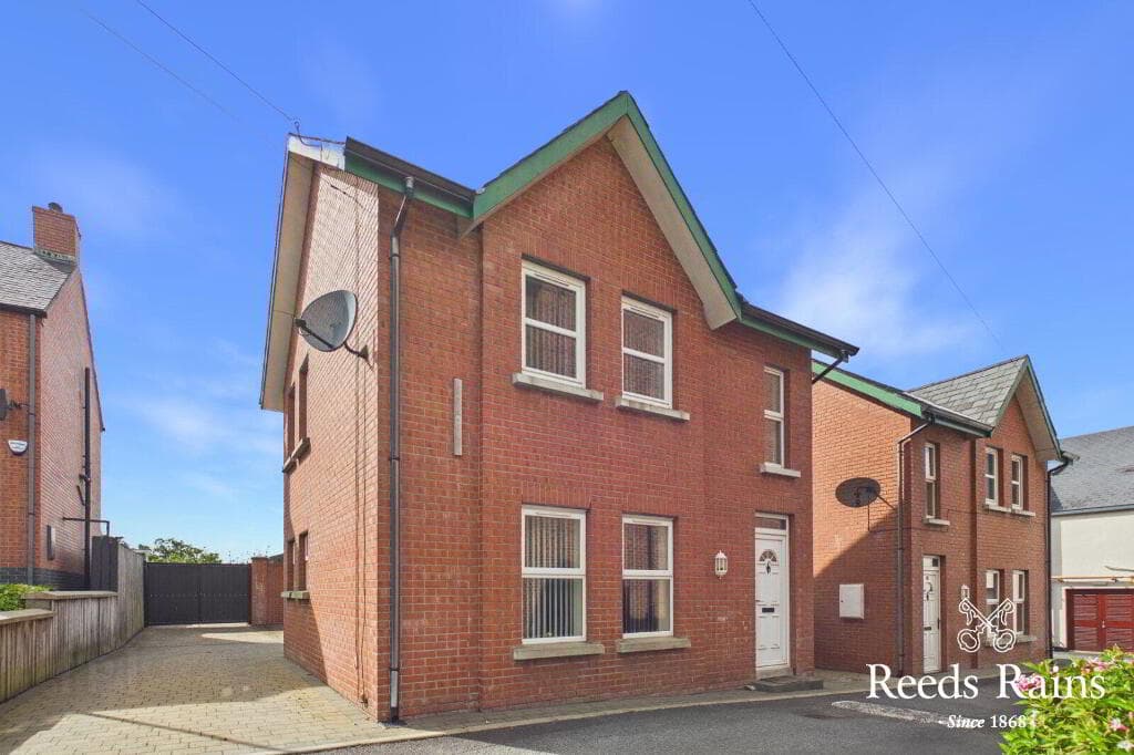 16 Downshire Hall, Ballynahinch Street, Hillsborough, BT26 6GE
