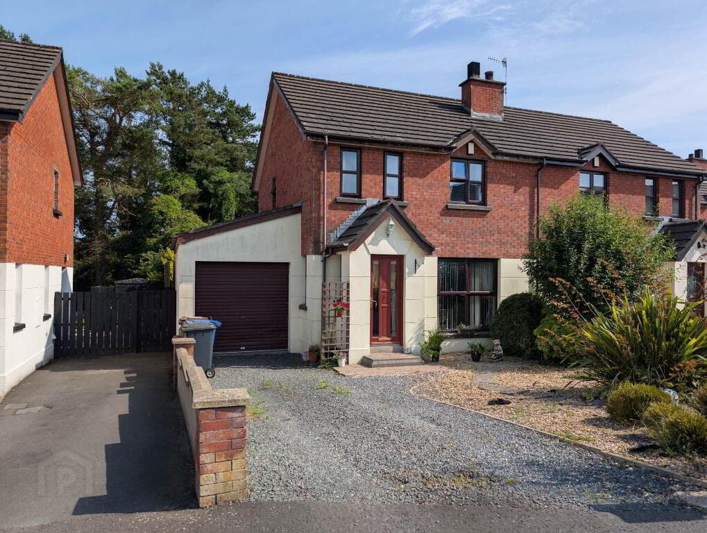 15 Molyneaux Avenue, Larne, BT40 2TU