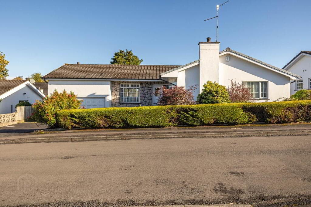 5 Meadowvale, Lisburn, BT27 5RX