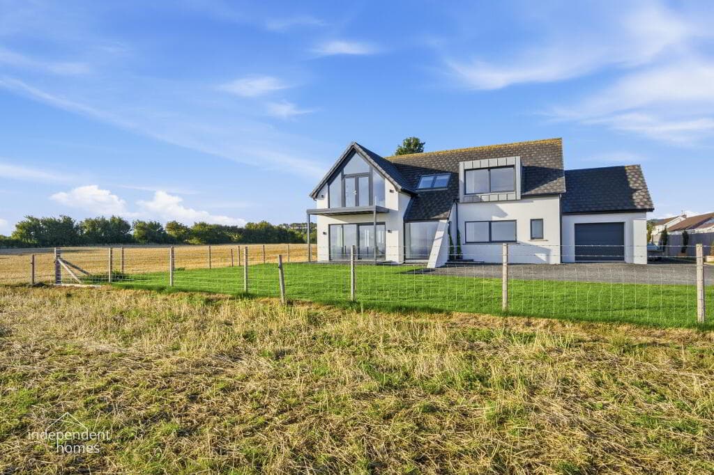 15 Blackcave North, Larne, BT40 1TP