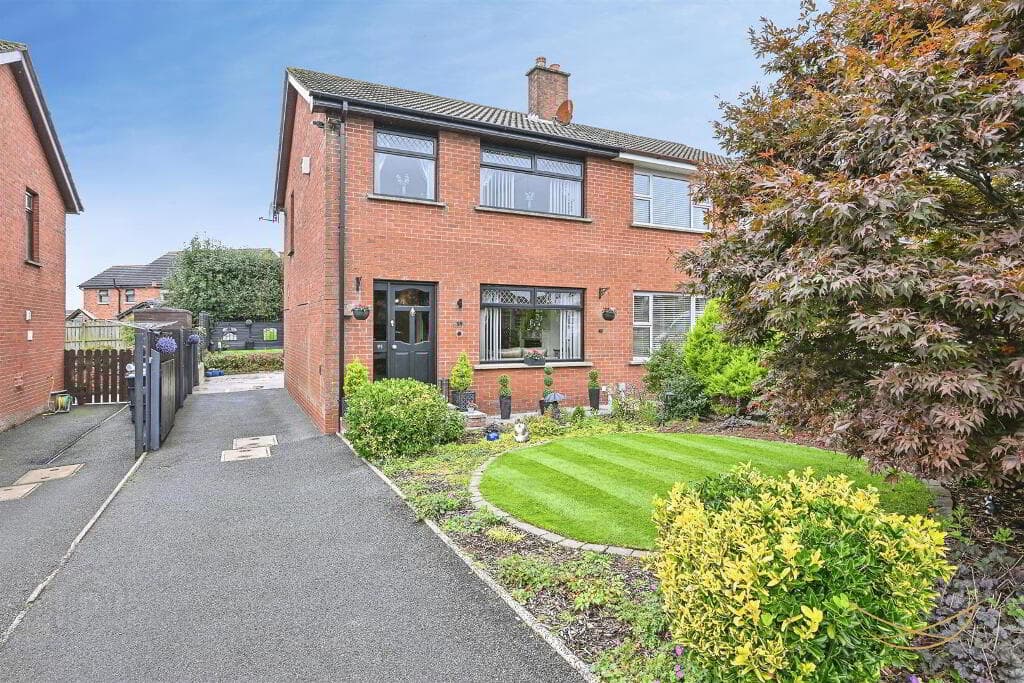 99 Clare Heights, Ballyclare, BT39 9SB