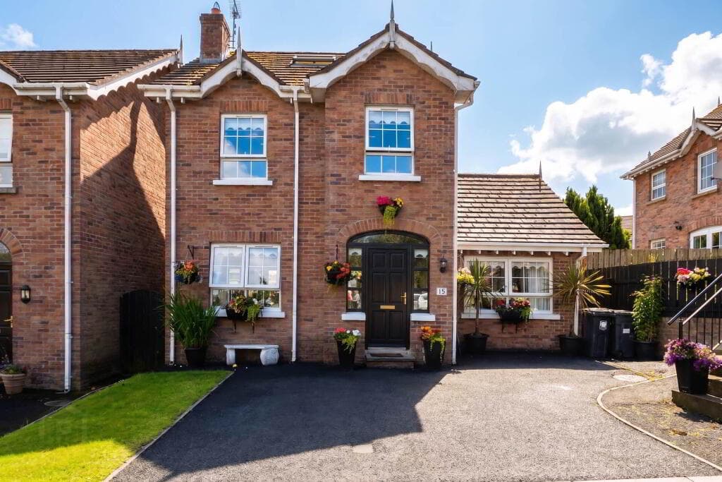15 Mount Eagles Square, Belfast, BT17 0GY