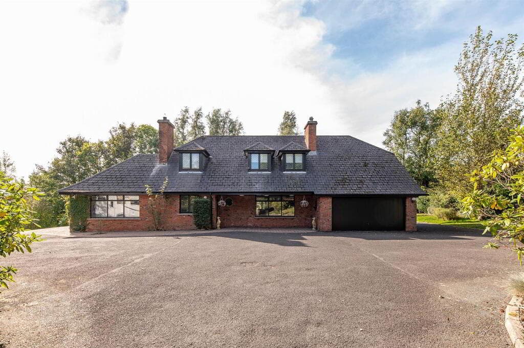 21 Broomhill Road, Ballynahinch, BT24 8QD