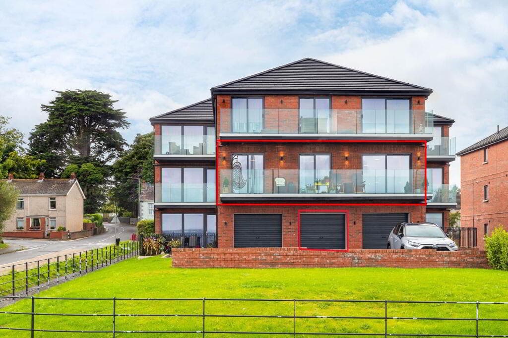 Apt 5 The Tides, Carrickfergus, BT38 8GN
