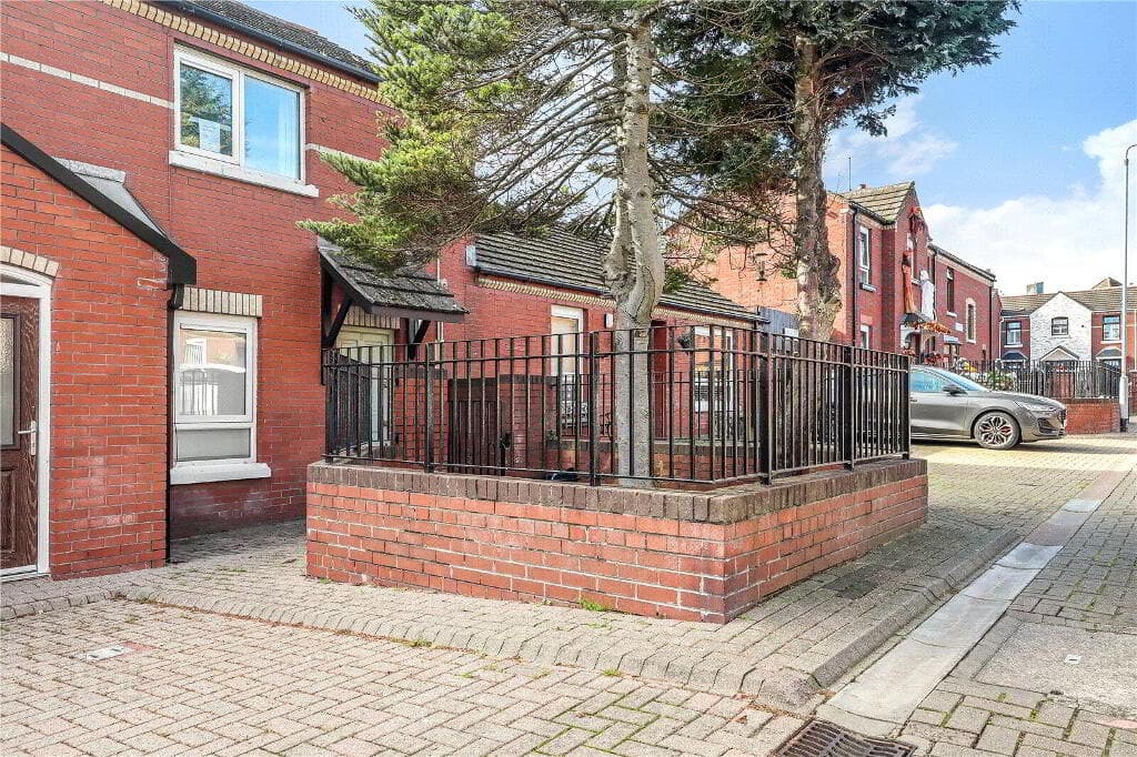 5 Lisfaddan Place, Belfast, BT12 4SJ